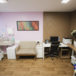 Hospital Hapvida inaugura Sala Lilás com apoio do Instituto Nós Por Elas